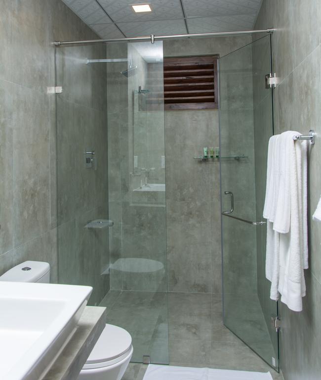 Sapphire Seas Beachfront Hotel Hikkaduwa Room photo
