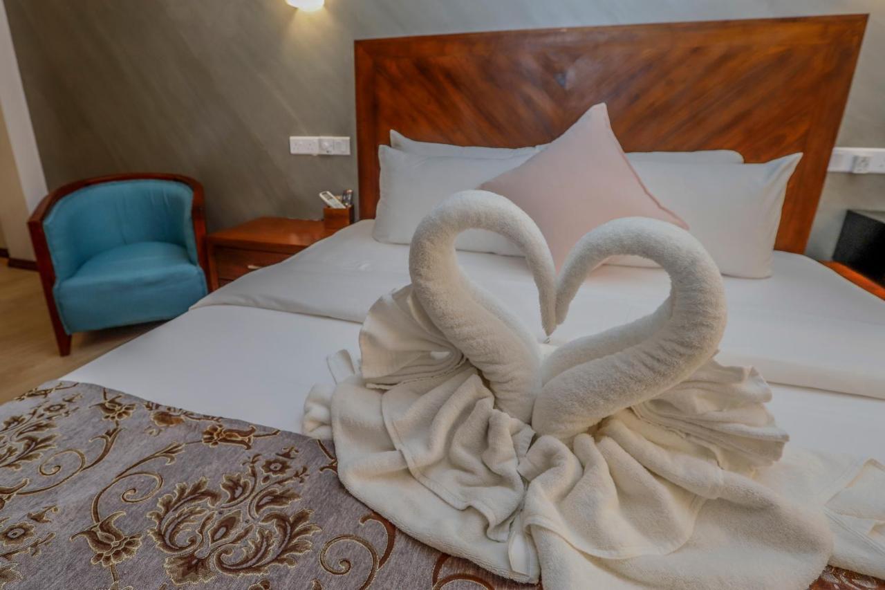 Sapphire Seas Beachfront Hotel Hikkaduwa Exterior photo